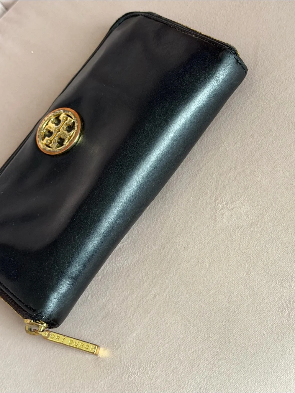 Tory Burch Carson Zip Continental Black Leather Wallet